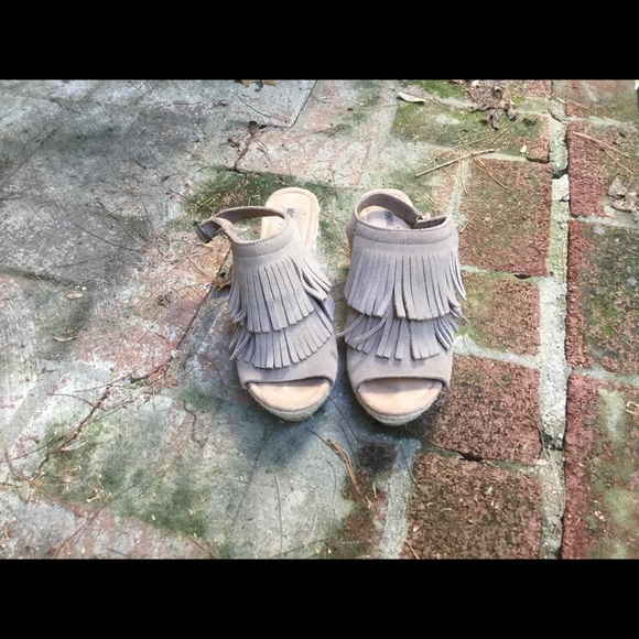 Minnetonka Ashland espradilles beige leather tassel booties sz 8 - Picture 2 of 8